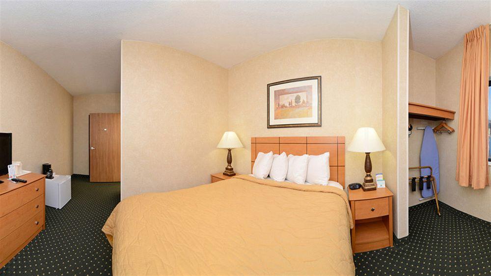 Comfort Inn & Suites Waterloo - Cedar Falls Exterior photo