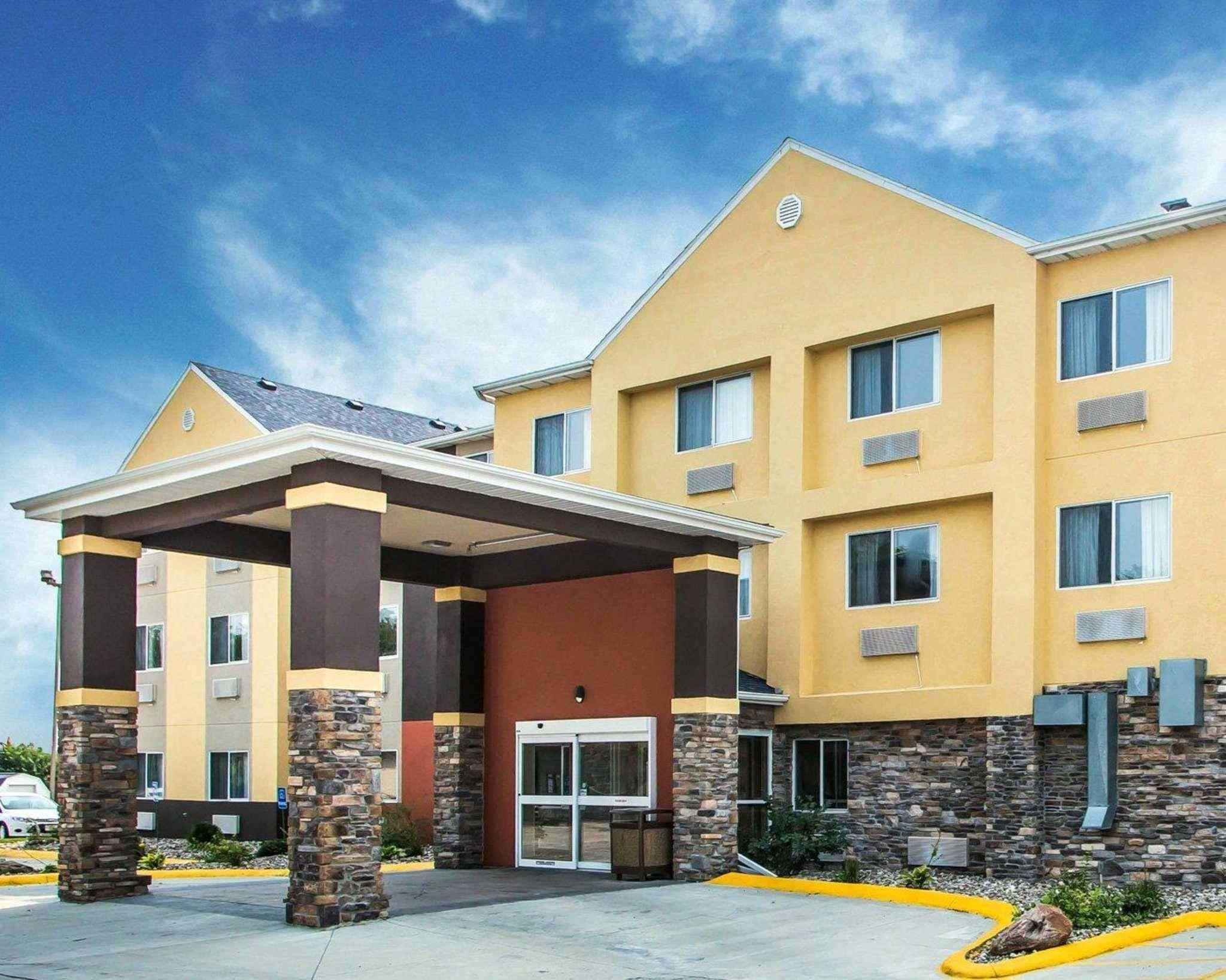 Comfort Inn & Suites Waterloo - Cedar Falls Exterior photo