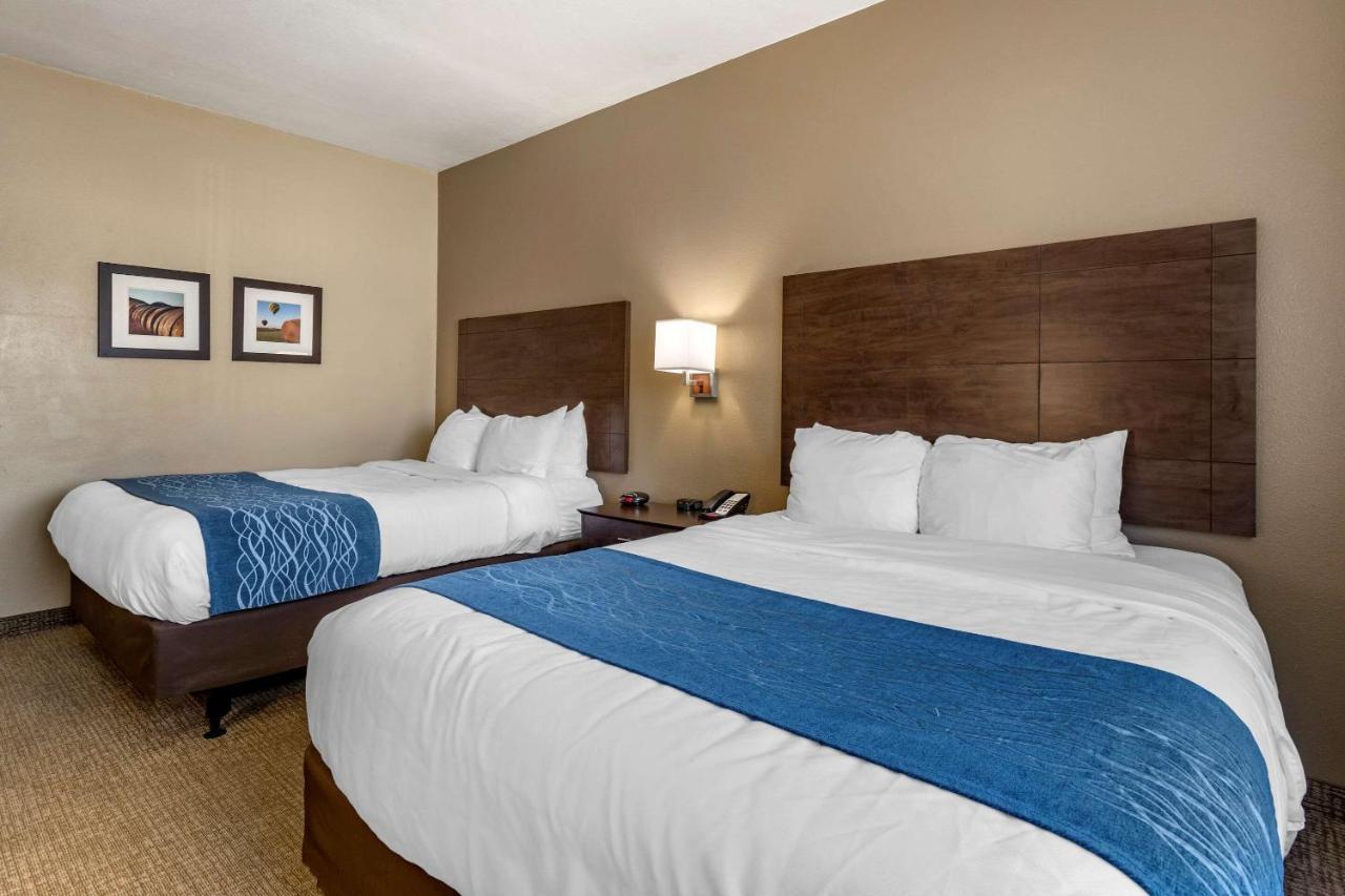 Comfort Inn & Suites Waterloo - Cedar Falls Exterior photo