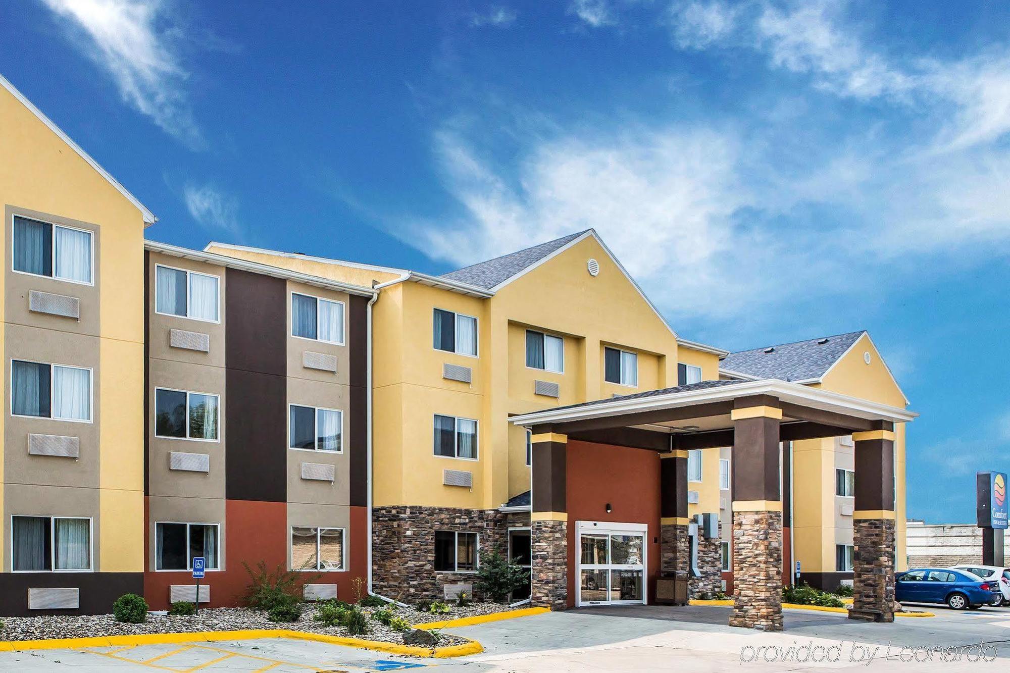 Comfort Inn & Suites Waterloo - Cedar Falls Exterior photo